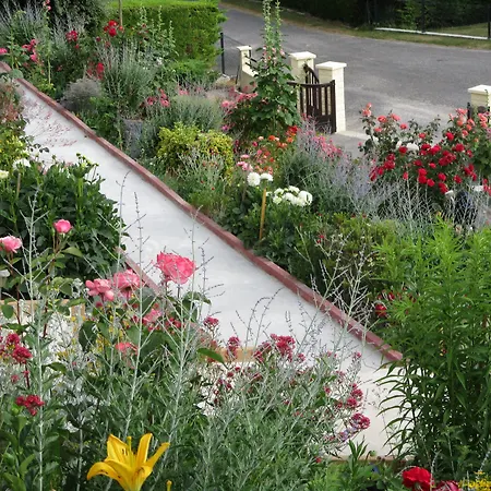 招待所 La Maison Fleurie 3*